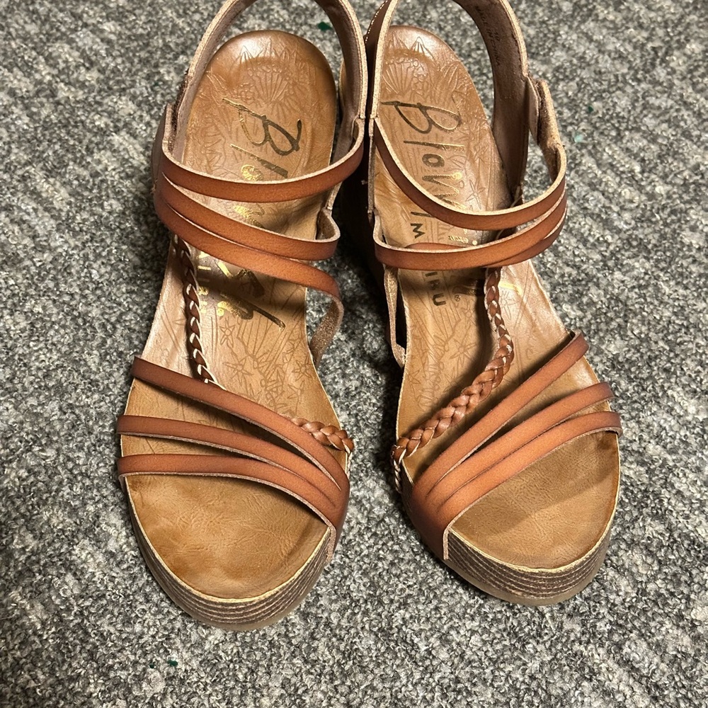Blowfish Women's Tan Multi-Strap Sandals